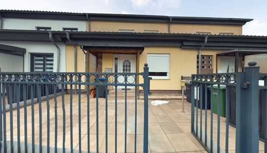 Bild von Reihenmittelhaus mit Wintergarten, Fassade gedämmt & neues Dach (2013) – Fernwärme & Glasfaser