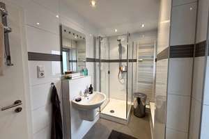 Exklusive 2-Zimmer-Wohnung mit geh. Innenausstattung, Garage, Balkon, Kamin & EBK – Rathausstraße 18, 41061 Gladbach, Mönchengladbach – Vorschaubild 11