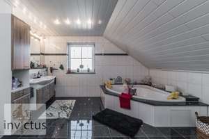 Wohnen mit Stil: Großzügiges Haus mit 6 Zimmern, Wintergarten, Doppelgarage, Kamin & Einliegerwhg! – Die vollständige Adresse der Immobilie erhältst du vom Anbieter., 74211 Leingarten – Vorschaubild 25