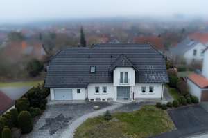 Tolles Traumhaus in Hohenroth zu verkaufen mit 285qm Wohnfläche – Die vollständige Adresse der Immobilie erhältst du vom Anbieter., 97618 Hohenroth – Vorschaubild 3
