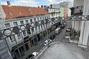 Schöne frisch sanierte 3,5 Zi.-Altbauwohnung mit Holzdielen, EBK und Balkon – Talstr. 25, 20359 Hamburg – Vorschaubild 1