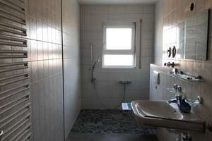 Rollstuhlgerechte 2 Raumwohnung mit ebenerdiger Dusche & EBK – Heinrich-Schütz-Str. 58, 9130 Sonnenberg, Chemnitz – Vorschaubild 2