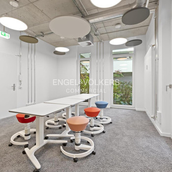 Erstklassiges Open-Space-Büro mit Terrasse  