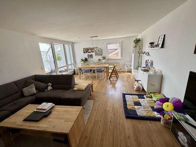 Renovierte 3 Zimmer Wohnung, neue Fenster... in zentraler Wohnanlage mit Küche und tollem Blick