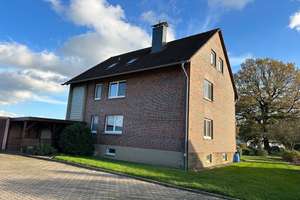 Ihr neues IMMOBILIEN QUARTIER: Gut vermietetes 2-Familienhaus mit Baugrundstück & PV-Anlage – Die vollständige Adresse der Immobilie erhältst du vom Anbieter., 31699 Beckedorf – Vorschaubild 1