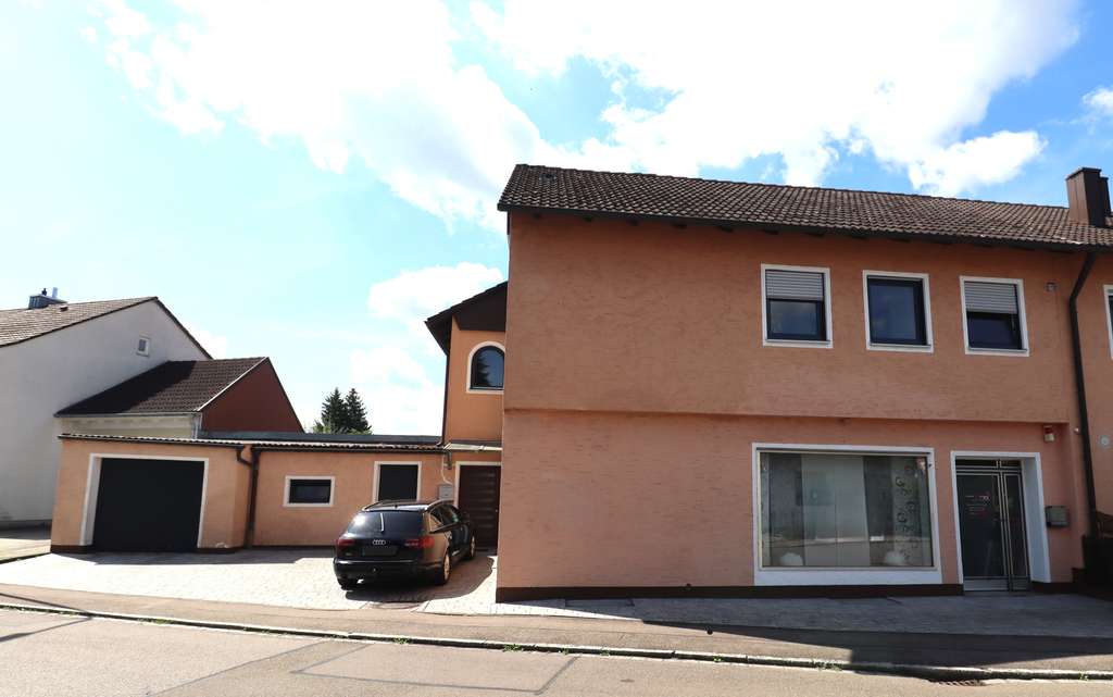 Immobilie in Schrobenhausen - Wohnhaushälfte mit Gewerbefläche in Mühlried zu verkaufen - Bild 1