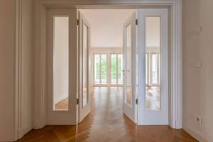 Df.-Oberkassel: Elegante 4 1/2-Raum-Wohnung  mit großer Gartenterrasse und schönem Parkblick – Die vollständige Adresse der Immobilie erhältst du vom Anbieter., 40545 Oberkassel, Düsseldorf – Vorschaubild 2