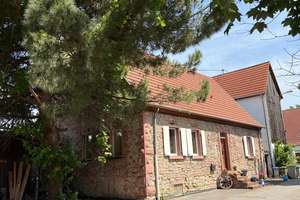 Charme & Gemütlichkeit! Historisches Buckelquader-Haus in liebevolle Hände abzugeben – Die vollständige Adresse der Immobilie erhältst du vom Anbieter., 68307 Sandhofen, Mannheim – Vorschaubild 1