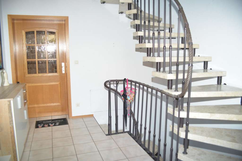 Immobilie in Langenbrettach - Landhaus mit ELW und Doppelgarage in TOP LAGE ! - Bild 3