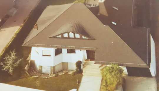 Bild von Toplage Erzhausen: schöne, freistehende Architektenvilla in ruhiger, bevorzugter Feldrandlage