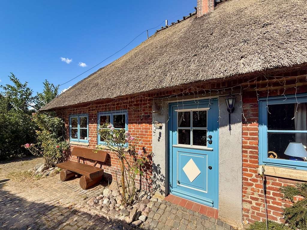 Immobilie in Dörphof - Charmantes Reetdachhaus in ruhiger und ostseenaher Lage - Bild 2