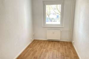 Wir renovieren, Sie wohnen - drei Zimmer mit Balkon...! – Rennebogen 18, 39130 Neu Olvenstedt, Magdeburg – Vorschaubild 4