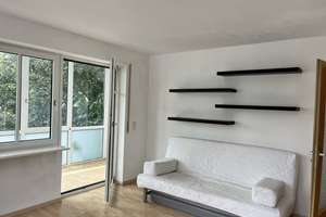 Helle und ruhige 2-Zimmer-Wohnung mit EBK und Wintergarten