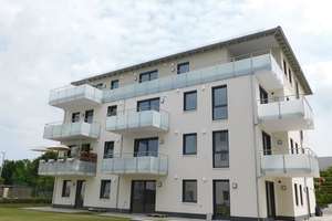 Neuwertige Wohnung mit drei Zimmern und Balkon in Augsburg