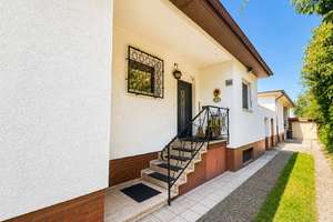 Bungalow nahe U7 mit Wintergarten und Vollkeller – Die vollständige Adresse der Immobilie erhältst du vom Anbieter., 12351 Buckow, Berlin – Vorschaubild 1