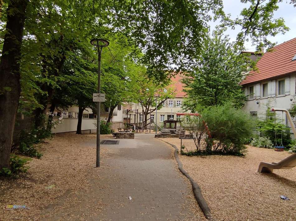 Spielplatz gegenüber