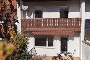 Modernisiertes Reihenhaus mit Terrasse, schönem Garten und Garage zu vermieten – Stettiner Str. 65, 95326 Kulmbach – Vorschaubild 3