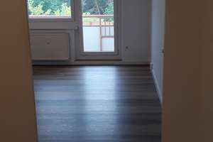 Stilvolle, geräumige und gepflegte 1-Zimmer-EG-Wohnung mit Balkon und EBK in Potsdam – Ziolkowskistrasse 54, 14480 Am Stern, Potsdam – Vorschaubild 5