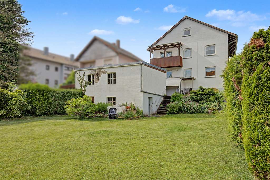 Immobilie in Kraichtal - Viel Raum für Familie & Ideen – Zweifamilienhaus mit zwei Garagen und großem Grundstück - Bild 2