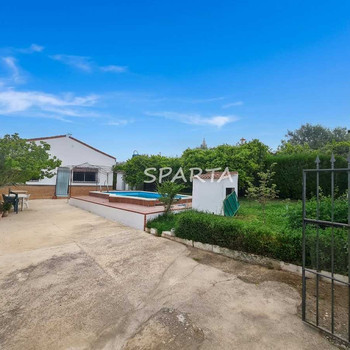 Fantastisches Haus mit großem Grundstück in Sanlúcar la Mayor!