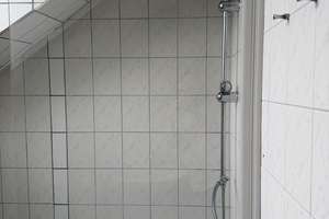 Helle 4-Zimmer-DG-Wohnung – teilw. frisch renoviert, neue Sanitärausstattung – Die vollständige Adresse der Immobilie erhältst du vom Anbieter., 47137 Mittelmeiderich, Duisburg – Vorschaubild 12