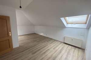 sehr zentrale 3 Zimmer-Dachgeschoss-Whg.* hell*  Laminat* innenl. Küche* Bad mit Wanne* – 4109 Zentrum-West, Leipzig – Vorschaubild 1