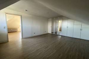 RENOVIERTE, GROSSZÜGIGE 2-ZIMMER-DG-WOHNUNG MIT EINBAUKÜCHE IN RUHIGEM 6-PARTEIENHAUS – 67065 Mundenheim, Ludwigshafen am Rhein – Vorschaubild 10