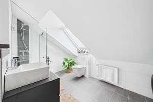 Kernsanierte Dachgeschosswohnung mit ca. 139 m² Grundfläche und Potenzial für Maisonette-Ausbau – Die vollständige Adresse der Immobilie erhältst du vom Anbieter., 42281 Barmen, Wuppertal – Vorschaubild 18
