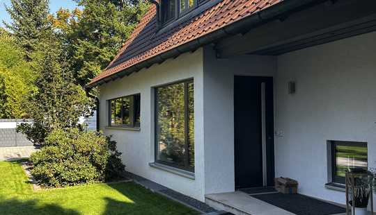 Bild von Kernsaniertes Architektenhaus mit Naturpool,Sauna,Kamin, und Doppelgarage in Bestlage Braunschweigs!