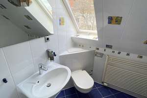 Pauschalmiete! möblierte 1-Zimmer-Dachgeschoss-Wohnung mit Duschbad, Einbauküche, PKW-Stellplatz – Alte Bahnhofstraße 20, 18119 Seebad Warnemünde, Rostock – Vorschaubild 5
