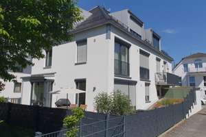 KfW-55 Doppelhaushälfte in München-Trudering mit Wärmepumpe, Garten & EBK
