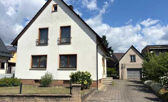 So fühlt sich Heimat an! Freistehendes Einfamilienhaus mit idyllischem Garten in ruhiger Lage! 