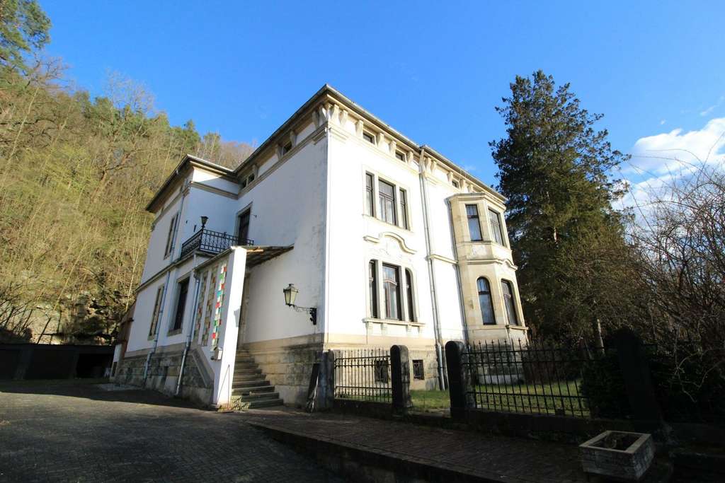 Immobilie in Bad Schandau - Historische Denkmalvilla in Ferienregion - perfekt zur Vermietung - Bild 1