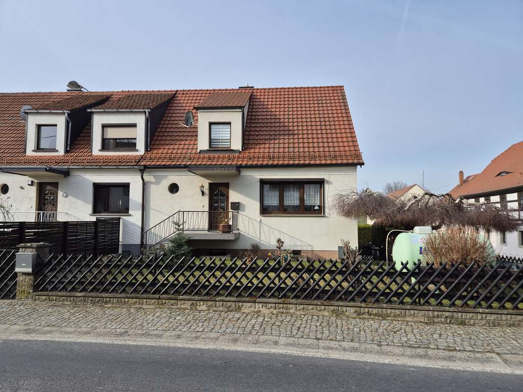 Immobilie in Ebersbach - Gepflegtes Einfamilienhaus mit 5,5 Zimmern und Garage in Ebersbach - Bild 1