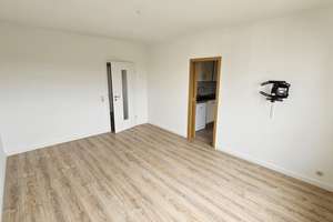 Zum Selbstbezug! moderne 3-Zimmer-Wohnung mit Wannenbad, Balkon und Einbauküche – Ilja-Ehrenburg-Straße 13, 18147 Toitenwinkel, Rostock – Vorschaubild 7