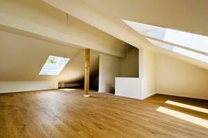 Haus im Haus: 5 Zimmer auf 3 Ebenen mit Garten, Dachstudio und eigenem Grundstück