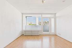 HEGERICH: Leerstehende 1-Zimmer-Wohnung mit Ost-Balkon direkt am Olympia-Einkaufszentrum