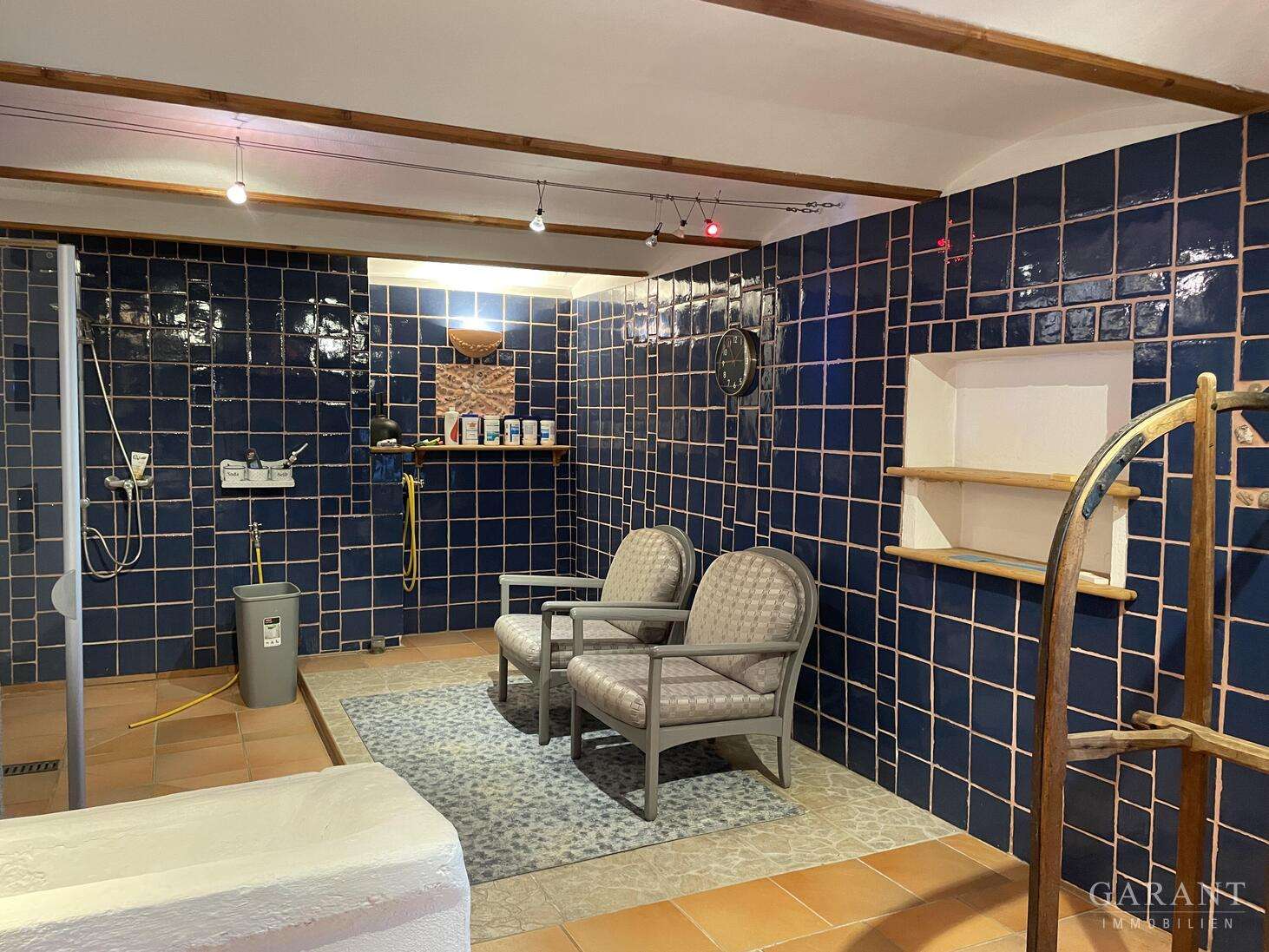 Immobilie in Saaldorf-Surheim - Historisches Bauernhaus mit Ausbauchance: Viel Platz zum Wohnen, Arbeiten und Wachsen - Bild 8