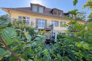 Schicke Terrassenwohnung mit feiner Ausstattung! Sonne, Garten und Carport!