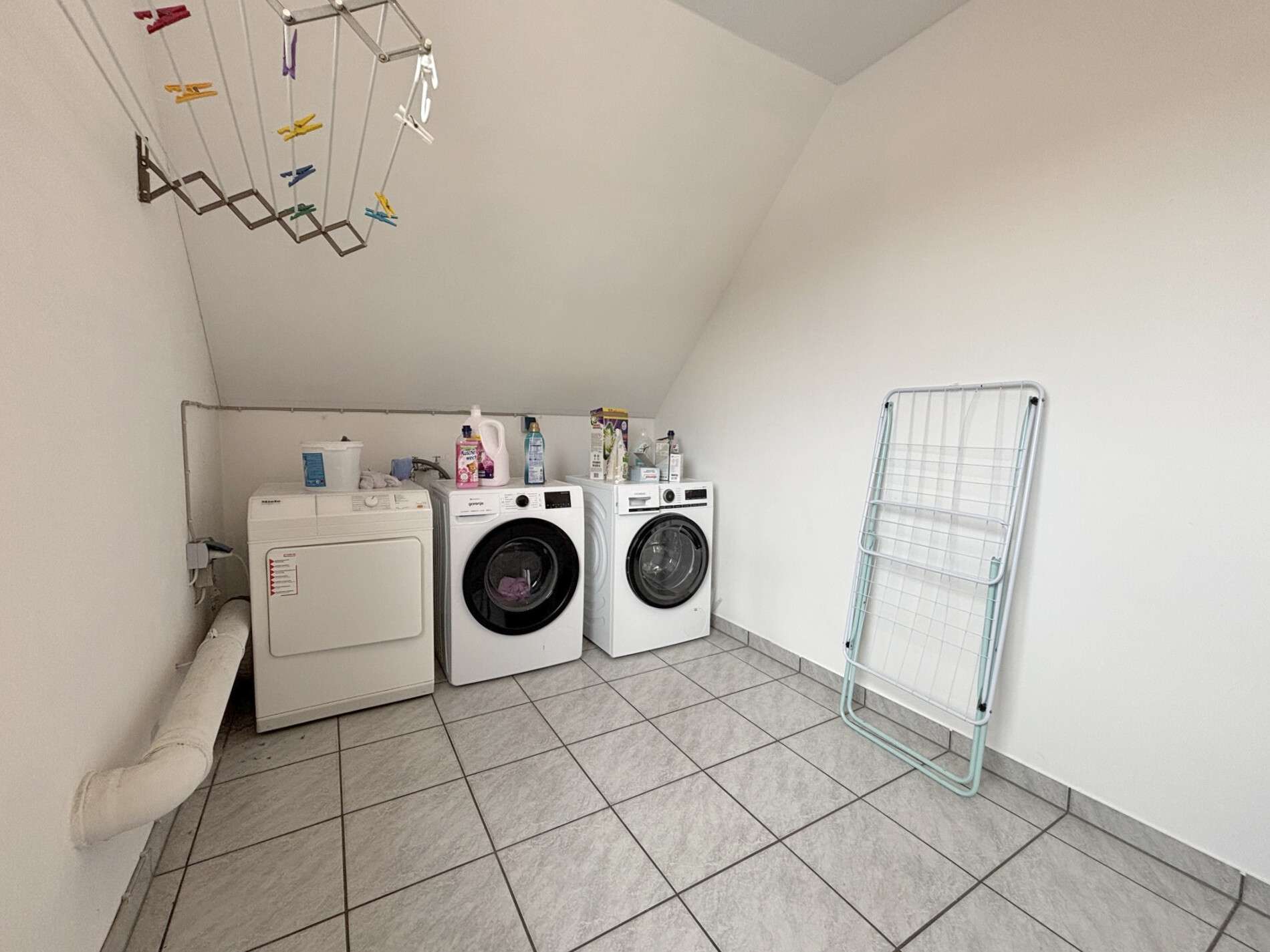 Immobilie in Lohra - Ihr Rückzugsort am Feldrand–Mehrfamilienhaus mit Garten, Pool und Sauna in Lohra-Kirchvers - Bild 10