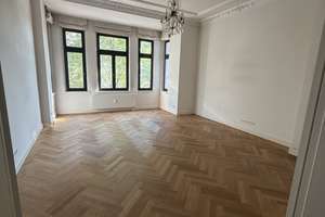 Im Herzen der Altstadt wunderschöne 3 Zimmer mit Balkon und Einbauküche