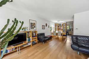 Attraktives Reiheneckhaus mit 2 Garagenstellplätzen – Stuttgart – Vorschaubild 6