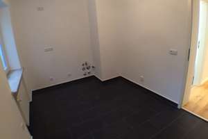Helle und ruhige 3,5 Zi. Wohnung, Parkett, umlaufender W/N-Balkon, Aufzug, Keller, Mü.-Solln – 81477 Solln, München – Vorschaubild 4