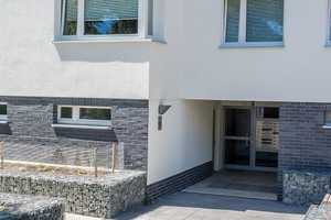Offener Wohn- und Kochbereich – Stilvolle Wohnung mit Loggia und Grünblick – Kurt-Schumacher-Ring 3, 38444 Wolfsburg – Vorschaubild 4