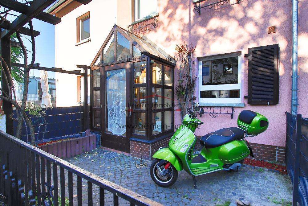 Charmantes Reihenmittelhaus 5 ZKBB* tgl.Badezimmer* kleiner Garten* Gartenhütte* Frankfurt-Gallus, Frankfurt am Main – Bild 1