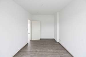 Sofort bezugsfrei: Frisch renovierte Dachgeschosswohnung (ohne Aufzug) im Altbau mit großem Balkon – Die vollständige Adresse der Immobilie erhältst du vom Anbieter., 13189 Pankow (Ortsteil), Berlin – Vorschaubild 5