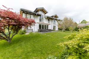 Stilvolles EFH am Chiemsee inkl. Wellnesshaus, Baugrundstück und Einliegerwohnung – Die vollständige Adresse der Immobilie erhältst du vom Anbieter., 83233 Bernau am Chiemsee – Vorschaubild 2