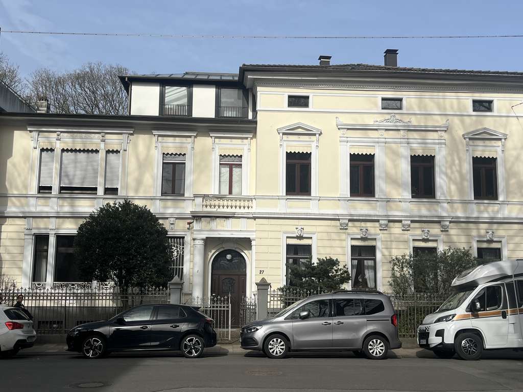 Immobilie in Schwelm - Repräsentative  Altbauwohnung (220  m²) inkl. separatem Apartment und eigenem Gartenanteil - Bild 0