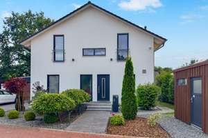 Modernes Familienhaus mit Garten, PV-Anlage und viel Platz zum Wohlfühlen – Die vollständige Adresse der Immobilie erhältst du vom Anbieter., 24797 Breiholz – Vorschaubild 4