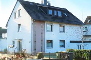 Gepflegtes 3 Familienhaus in Toplage in Kassel-Wolfsanger – Die vollständige Adresse der Immobilie erhältst du vom Anbieter., 34125 Wolfsanger, Kassel – Vorschaubild 1